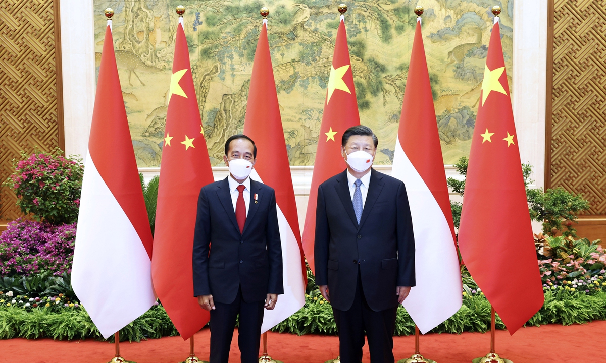 Chinese President Xi Jinping (right) meets with visiting Indonesian President Joko Widodo in Beijing on July 26, 2022. Photo: Xinhua