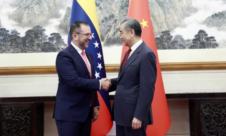 Wang Yi rencontre le ministre des Affaires étrangères vénézuélien et déclare que la Chine et le Venezuela s'opposent conjointement à l'ingérence extérieure et à l'intimidation