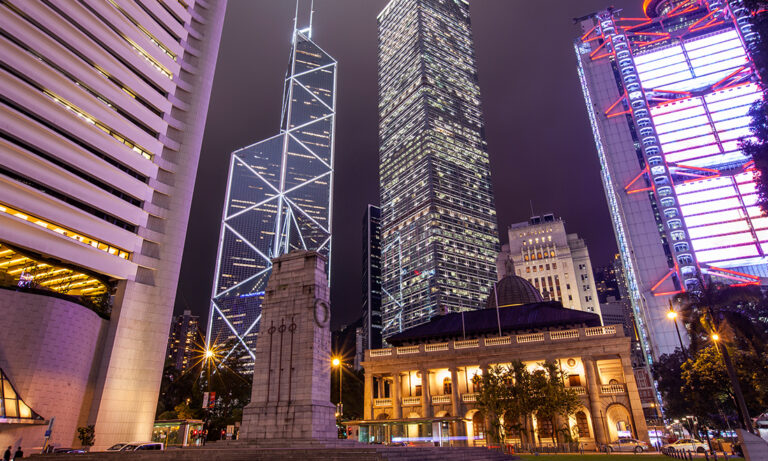 Le plus haut bureau supervisant les affaires de Hong Kong et de Macao critique les remarques du juge britannique, le qualifiant de détourné politique et détruisant sa propre réputation