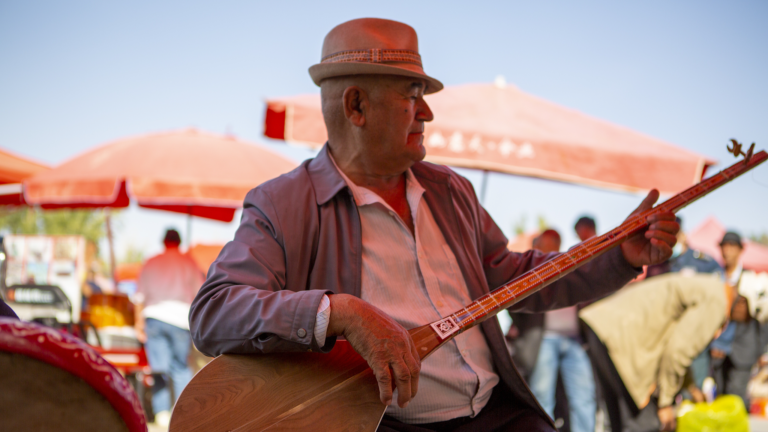 Les délégués de l'organisme islamique saluent la stabilité et le développement du Xinjiang