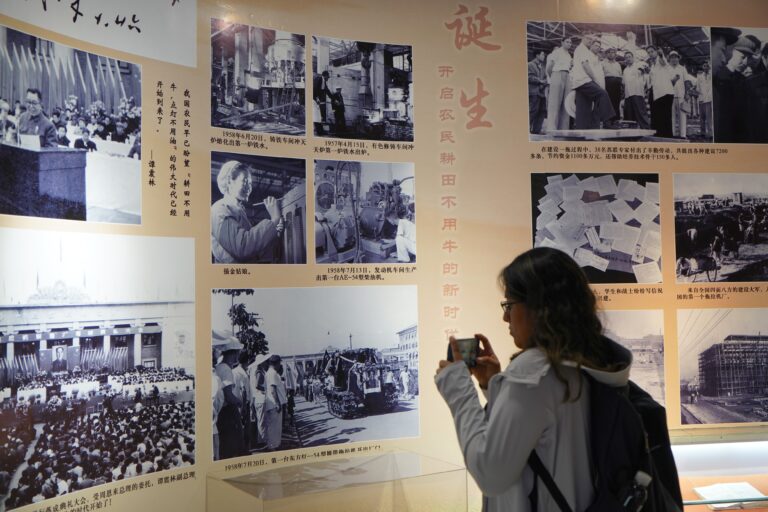 La délégation des médias retrace les racines agricoles de la Chine au musée de Luoyang
