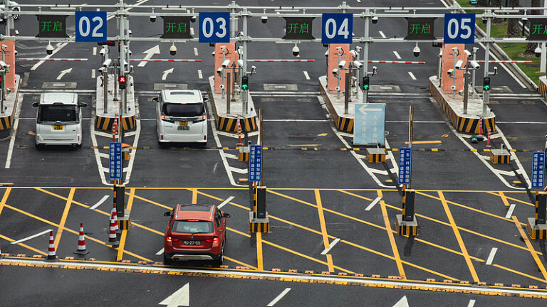Le pont de Hong Kong-Zhuhai-Macao voit une vague de passagers étrangers