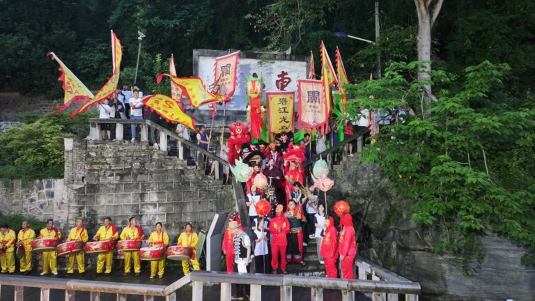 Bijiang fait revivre les traditions des bateaux de dragon pour le festival