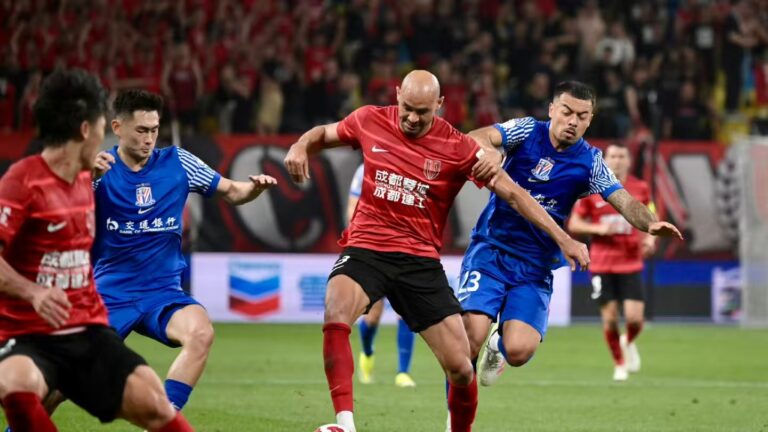 CSL: Chengdu Edge Shanghai Shenhua pour aller en haut, la côte ouest de Qingdao battit Meizhou