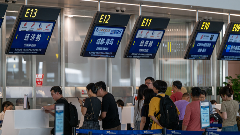 Les vacances de mai de mai en Chine s'ouvrent avec des numéros de voyage record