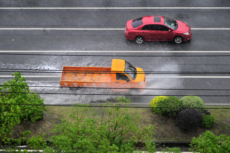 La Chine active les interventions d'urgence aux inondations dans le zhejiang