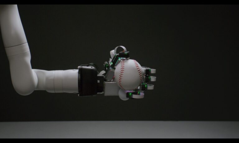 La Chine développe la première main robotique au monde combinant la perception tactile pleine main avec des capacités de mouvement complètes