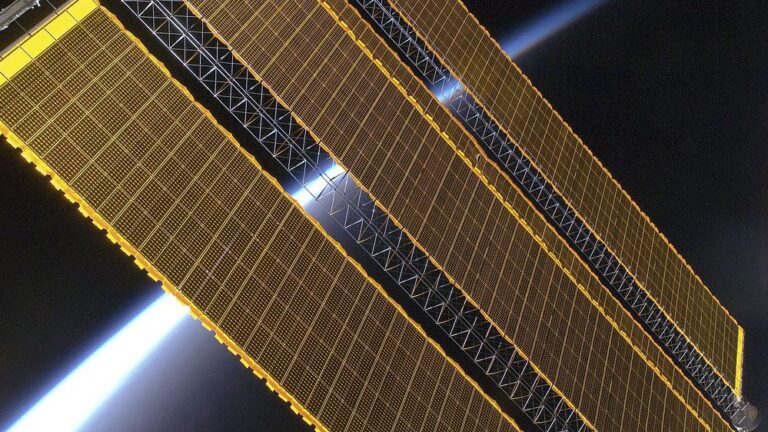 L'entreprise spatiale chinoise dévoile une aile solaire roulable de la taille d'une bouteille d'eau
