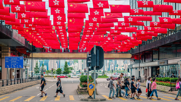 Lau Siu-Kai: «  Un pays, deux systèmes 'autonomise les huit forces stratégiques de Hong Kong