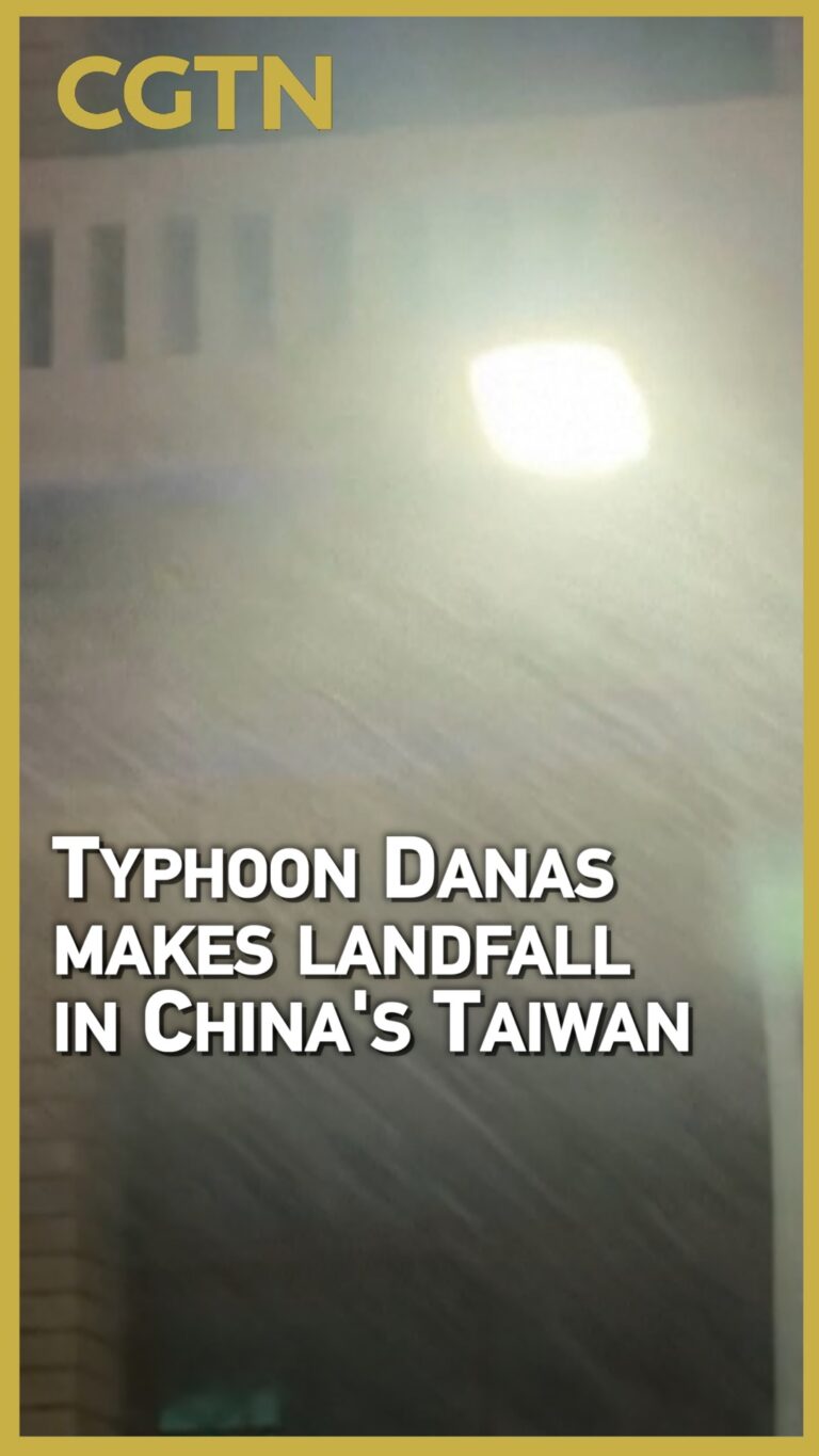 Typhoon Danas fait l'atterrissage en Taïwan en Chine