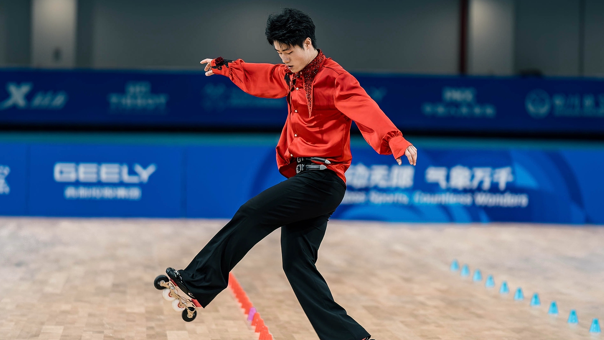 Zhang Hao en Chine participe au slalom classique masculin de patinage libre en ligne aux Jeux mondiaux de 2025 à Chengdu, dans le sud-ouest de la province du Sichuan en Chine, 17 août 2025. / VCG