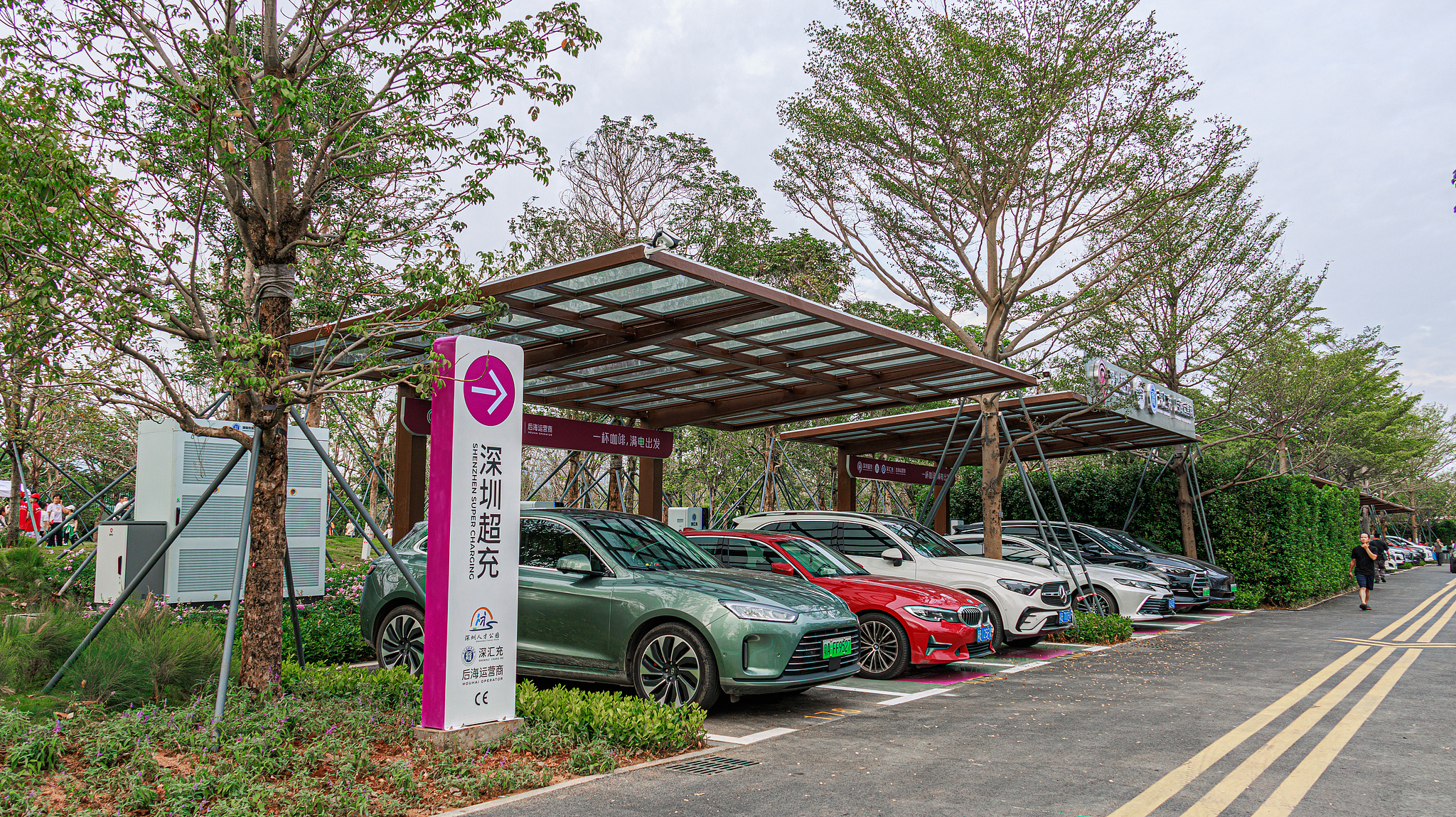 Une station de suralimentation à Shenzhen, province du Guangdong, sud de la Chine, 3 novembre 2024. / VCG