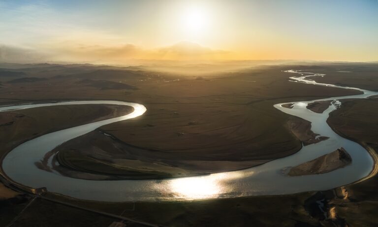 Document sur le réchauffement du climat et des retraits d'eau menaçant la connectivité du débit de la rivière en Chine publiée aux États-Unis