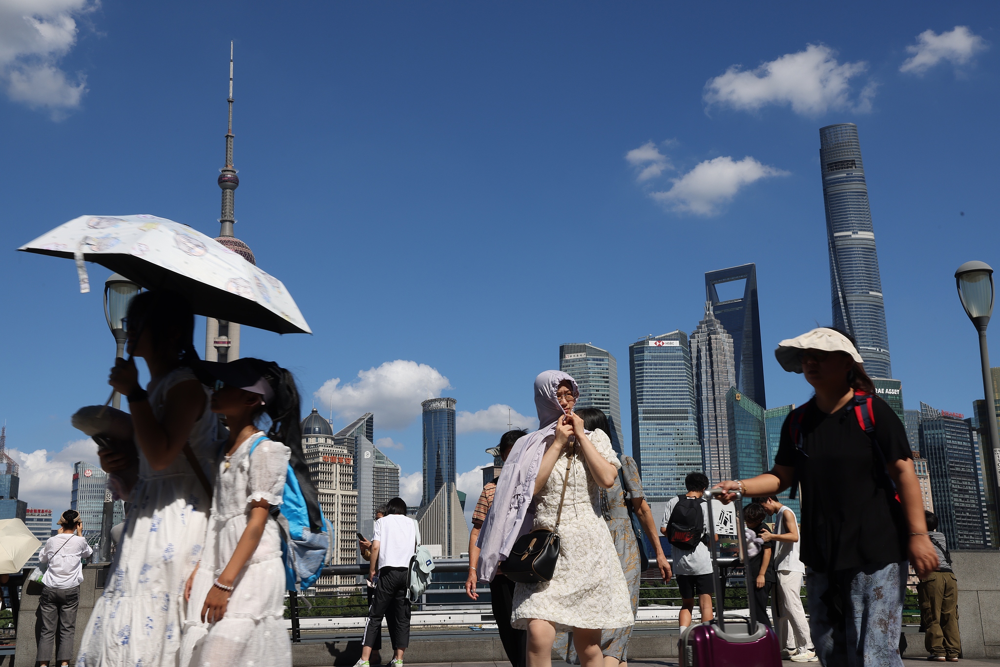 Shanghai a connu son 25e jour de températures consécutives supérieures à 35 degrés Celsius le 30 août 2025, battant un record presque centenaire pour la plus longue étendue continue de températures élevées de l'histoire de la ville. / Cfp