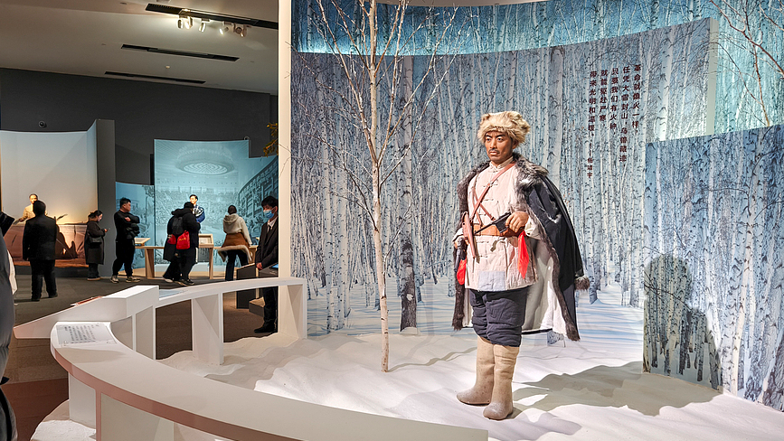 Une figure de cire du général Yang Jingyu au Musée national de Chine, 29 février 2024. / VCG