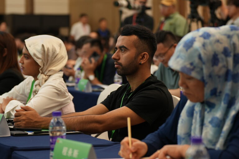 La littérature en ligne chinoise attire environ 200 millions de lecteurs actifs à l'étranger