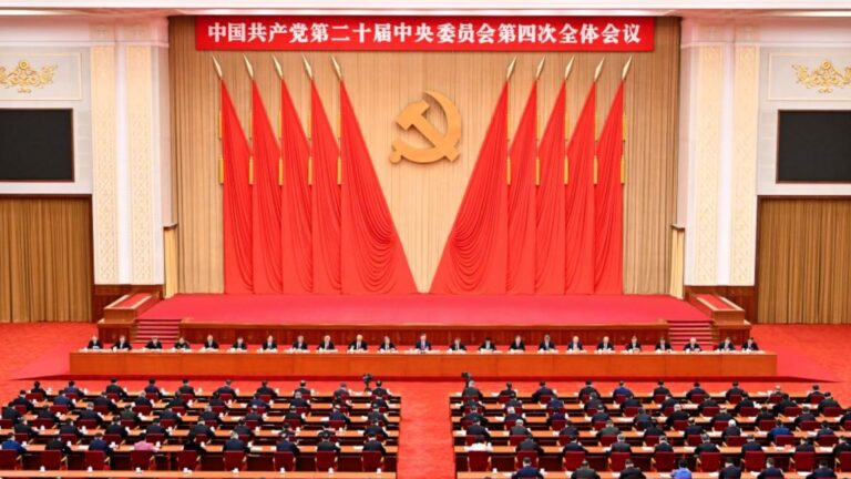 Officiel : L'adoption des recommandations pour le 15e Plan quinquennal de la Chine marque le résultat majeur de la quatrième session plénière du Comité central du PCC