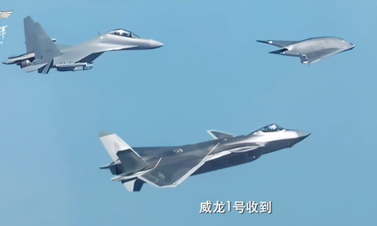 La PLA Air Force montre pour la première fois le drone furtif GJ-11 en vol avec les J-20 et J-16D dans un microfilm ; un expert qualifie la combinaison de « parfaite »