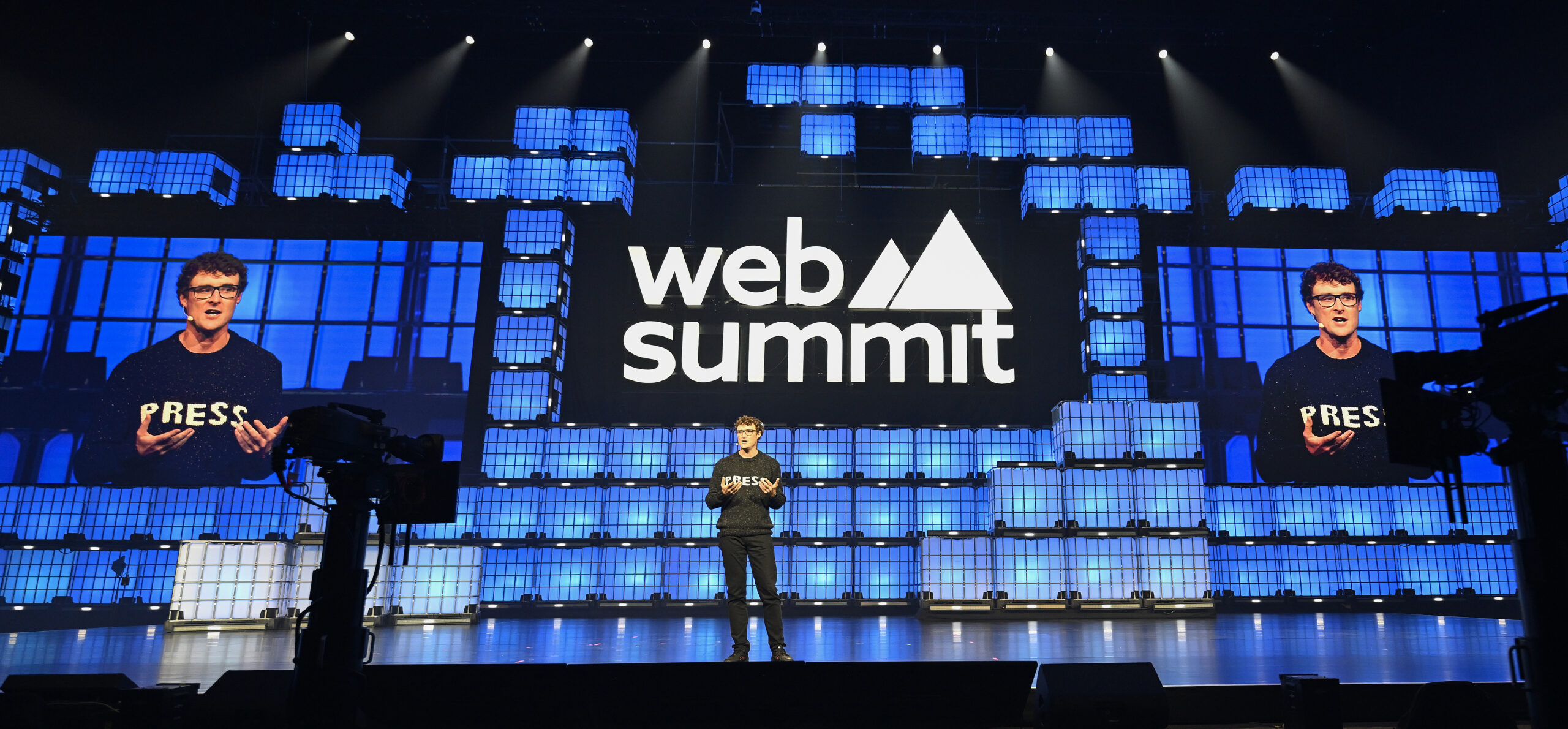 Le fondateur du Web Summit, Paddy Cosgrave, prononce un discours lors de la cérémonie d'ouverture du Web Summit 2025 à Lisbonne, au Portugal, le 10 novembre 2025. /VCG