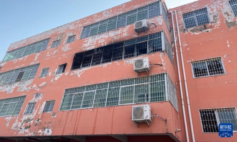 C. La province chinoise du Henan publie un rapport d'enquête sur un incendie majeur à l'école de Yingcai, causant 13 morts ; 25 personnes tenues pour responsables