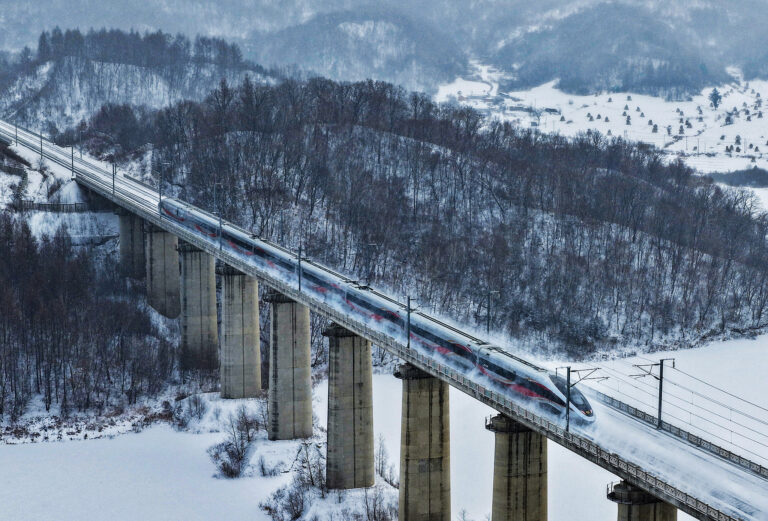 La Chine se prépare à affronter la plus forte tempête hivernale alors que la vague de froid balaie le pays