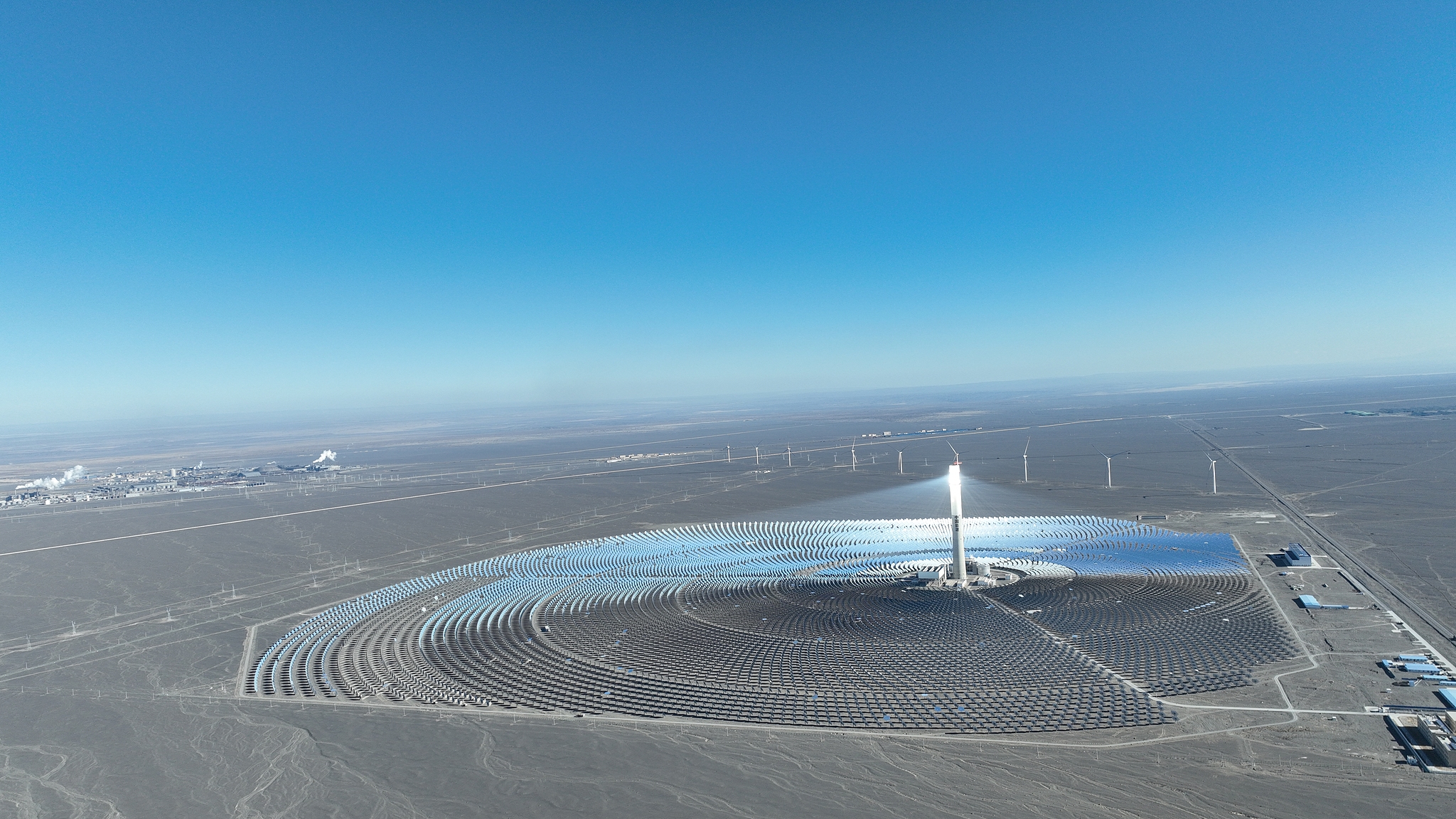 Centrale solaire thermique de Hami, à Hami, dans la région autonome ouïgoure du Xinjiang, dans le nord-ouest de la Chine, le 15 novembre 2025. /CFP