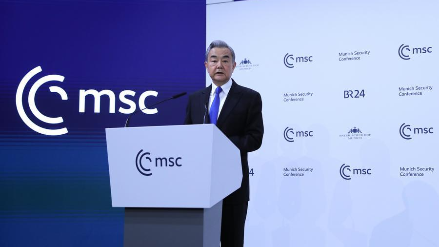 Le ministre chinois des Affaires étrangères Wang Yi prononce un discours à la