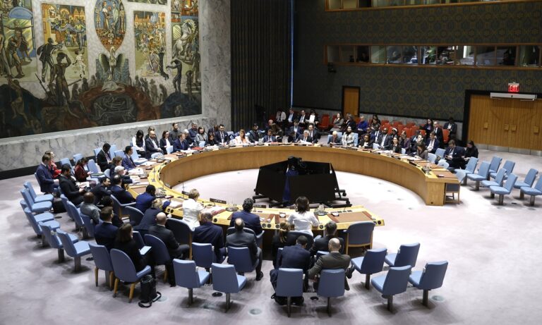 La Chine s'oppose aux calomnies sur la crise ukrainienne, réitère sa position en appelant au cessez-le-feu et en promouvant les pourparlers de paix alors que le conflit entre dans sa cinquième année