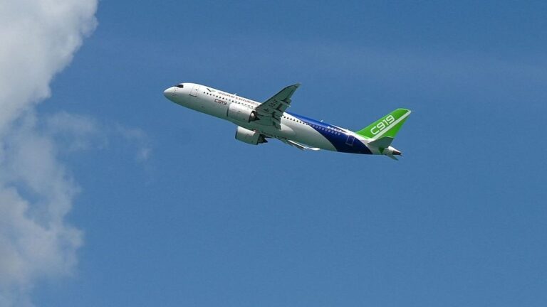 Le C919 chinois s'envole au salon aéronautique de Singapour pour défier le duopole mondial