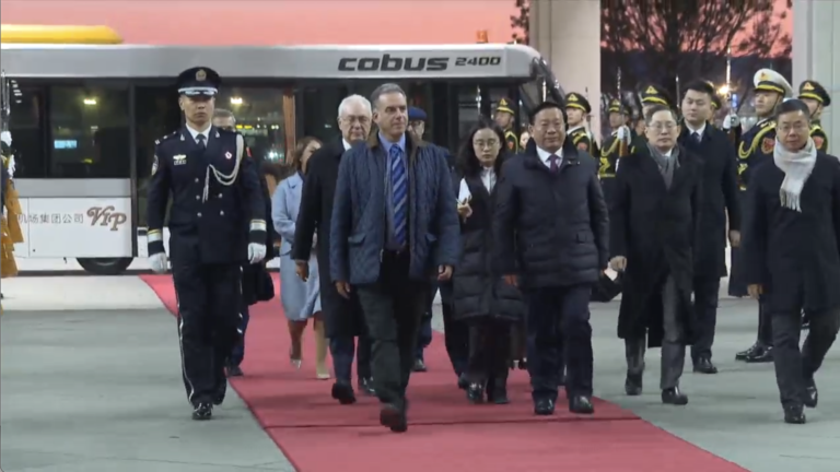 Le président uruguayen Orsi arrive à Pékin pour une visite d'État