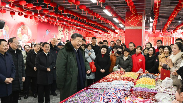 Pourquoi Xi Jinping rend toujours visite aux gens ordinaires avant la Fête du Printemps