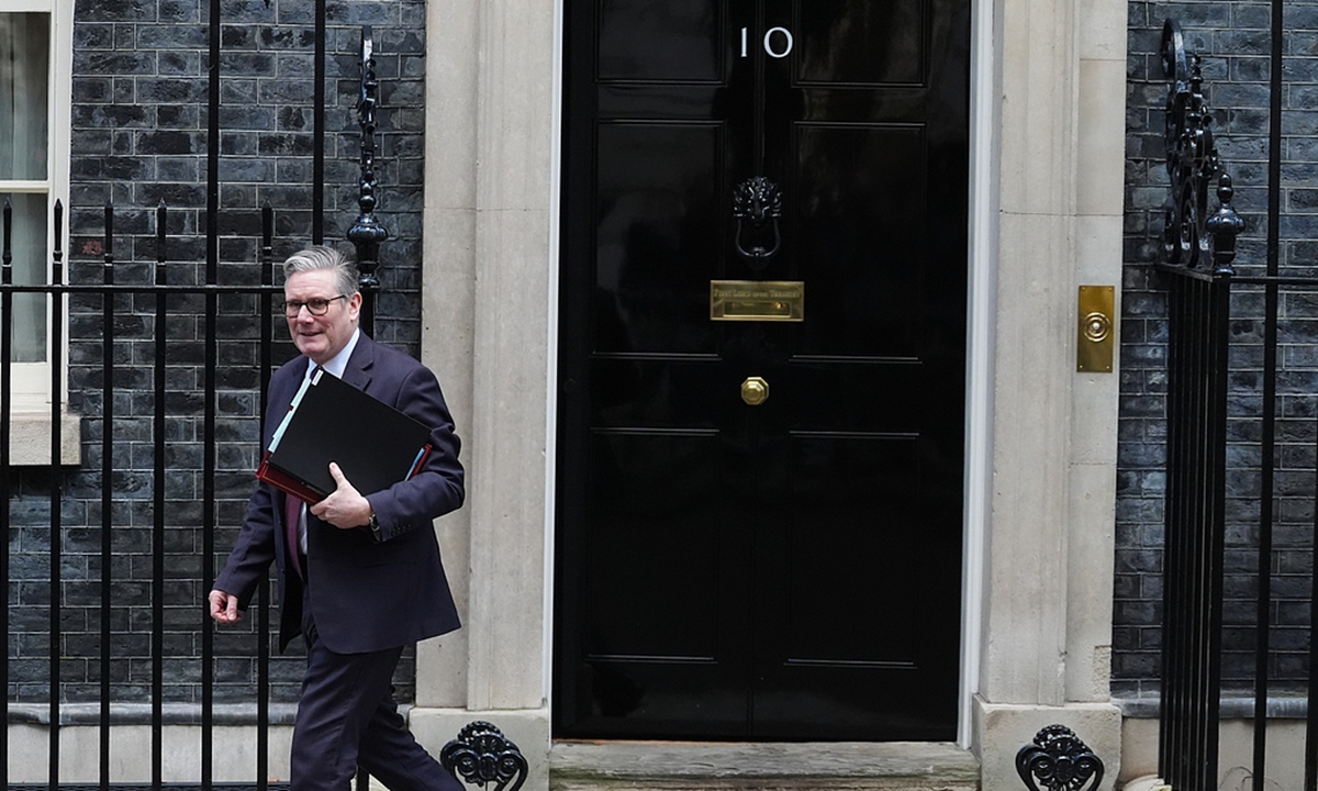 British Prime Minister Keir Starmer leaves 10 Downing Street for a meeting on February 4, 2026. Photo: VCG
