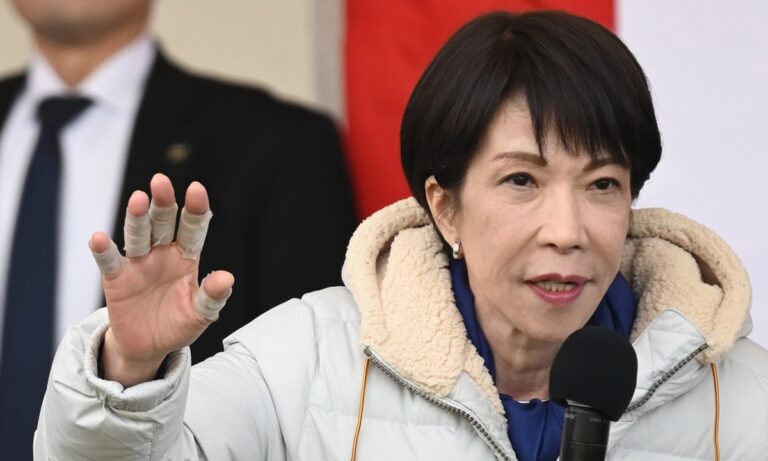Takaichi a sauté le débat télévisé en raison d'une « blessure à la main », ce qui suscite le mécontentement des politiciens japonais et des internautes, affirmant que Takaichi évite les questions clés, notamment le scandale de l'Église de l'Unification.
