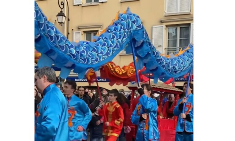 Un petit village français célèbre le Nouvel An chinois pour la 10e année consécutive