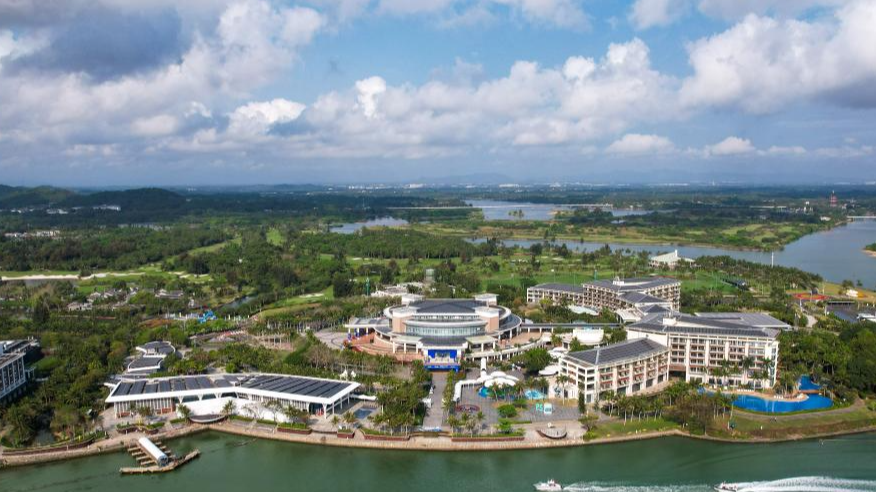 Une photo aérienne d'un drone montre une vue du Centre de conférences international du Forum Boao pour l'Asie (BFA), dans la ville de Boao, ville de Qionghai, province de Hainan (sud de la Chine), le 20 mars 2026. /Xinhua