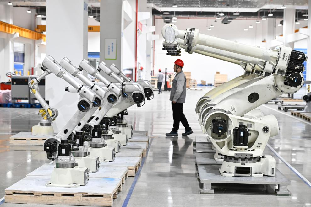 Des robots lors d'un atelier du groupe Inovance dans le district de Jiangning à Nanjing, dans la province du Jiangsu (est de la Chine), le 17 mars 2026. /Xinhua