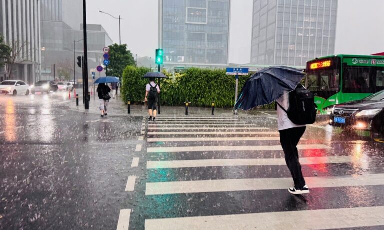 Des conditions météorologiques extrêmes contrastées dans le sud de la Chine : le Guangdong frappé par la grêle et les tornades, Hainan étouffant par une chaleur de 37 °C