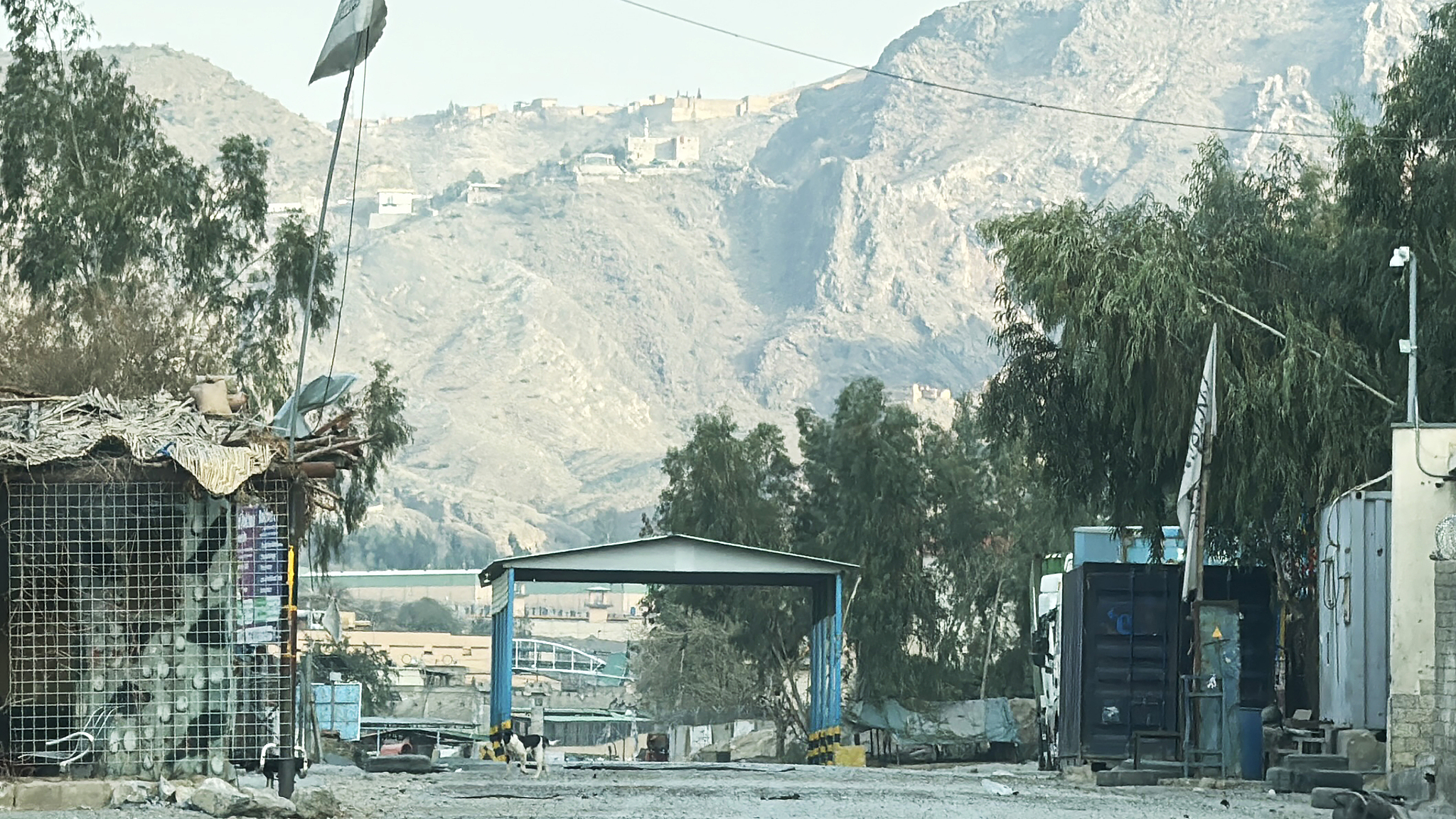 Une vue près du poste frontière de Torkham avec le Pakistan, dans la province de Nangarhar, en Afghanistan, le 5 mars 2026. /VCG