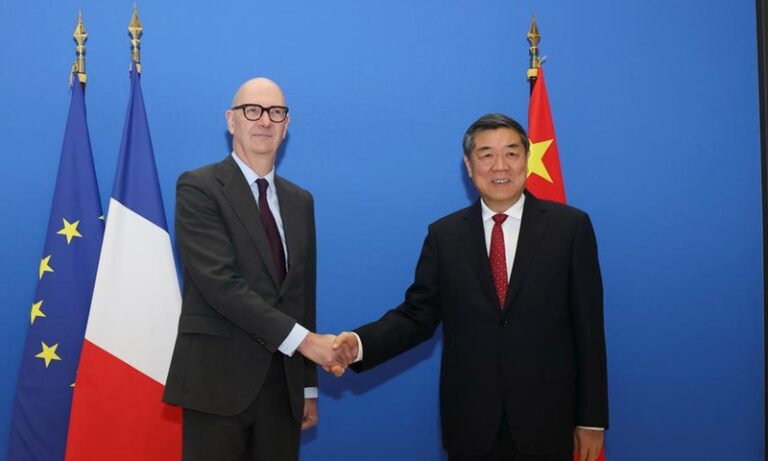 La Chine et la France s'engagent à approfondir leur coopération économique et financière