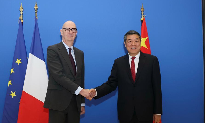 La Chine et la France s'engagent à approfondir leur coopération économique et financière