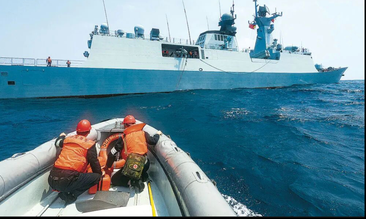 Joint search and rescue for drowning personnel subject training during the China-Vietnam 40th joint patrol in the Beibu Gulf. Photo: China