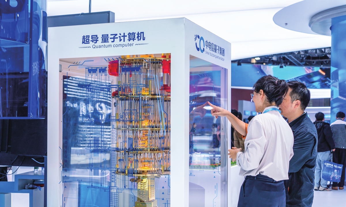 Audiences observe a superconducting quantum computer at the Digital-Intelligent Technology Ecosystem Conference 2025 in Guangzhou, Guangdong Province, on December 5, 2025. Photo: VCG
