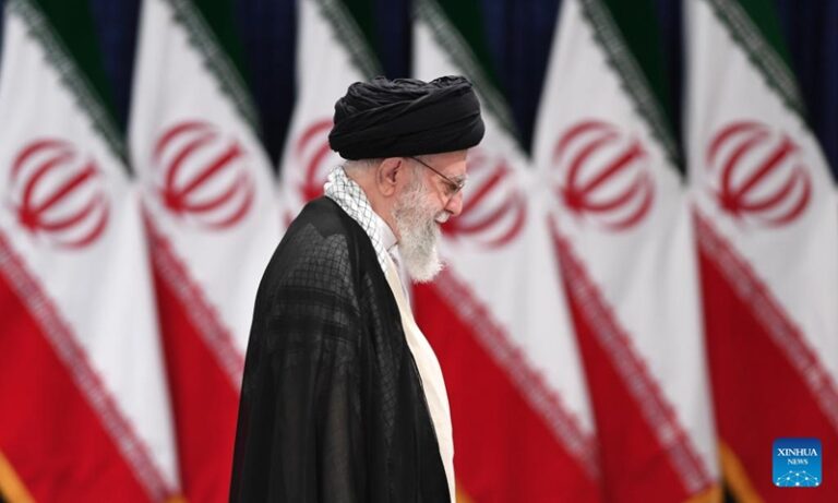 La mort de Khamenei provoquerait de violentes représailles et pourrait entraîner les États-Unis dans une escalade qu'ils pourraient avoir du mal à contrôler (expert chinois)