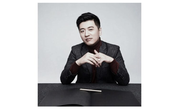 Le célèbre tuteur en ligne Zhang Xuefeng, qui se consacre à aider les étudiants à postuler à l'université, est décédé des suites d'un arrêt cardiaque