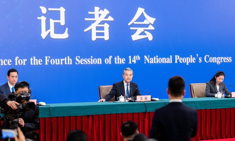 Le ministre chinois des Affaires étrangères répond à 21 questions et présente la vision diplomatique de la Chine dans une ère d'incertitude