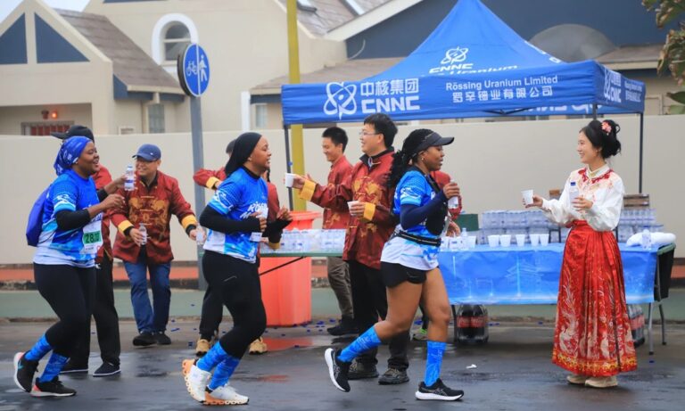 Une participation record au marathon de Rossing en Namibie témoigne de l'amitié sino-africaine