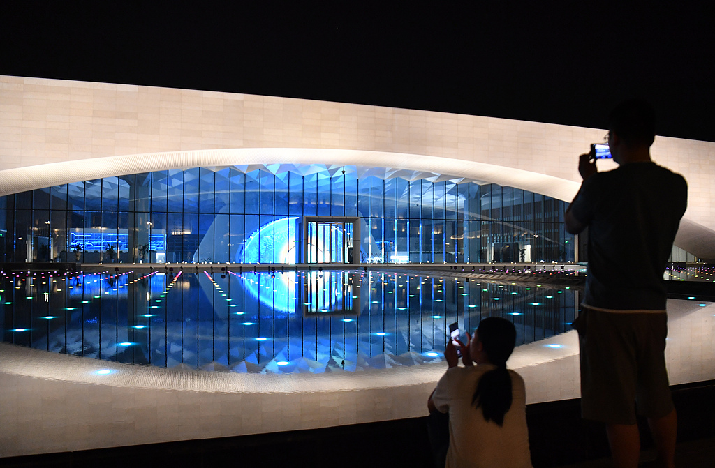 Les habitants prennent une photo de 