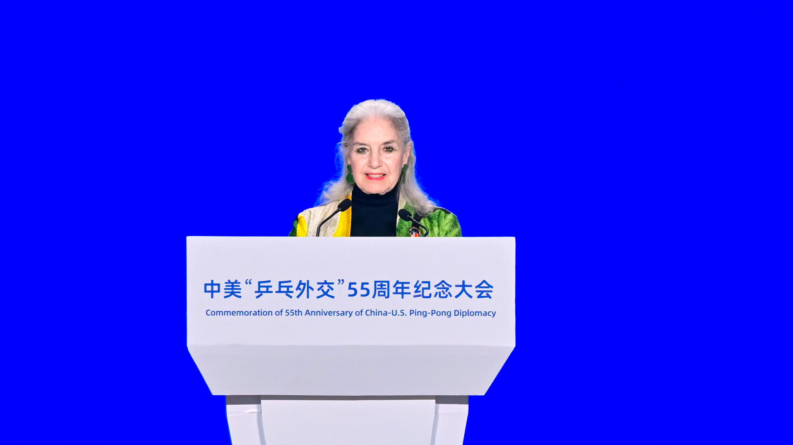 Jan Berris, vice-président du Comité national pour les relations entre les États-Unis et la Chine, prononce un discours lors de l'événement commémoratif marquant le 55e anniversaire de la diplomatie du ping-pong sino-américaine à Pékin, en Chine, le 10 avril 2026. /VCG