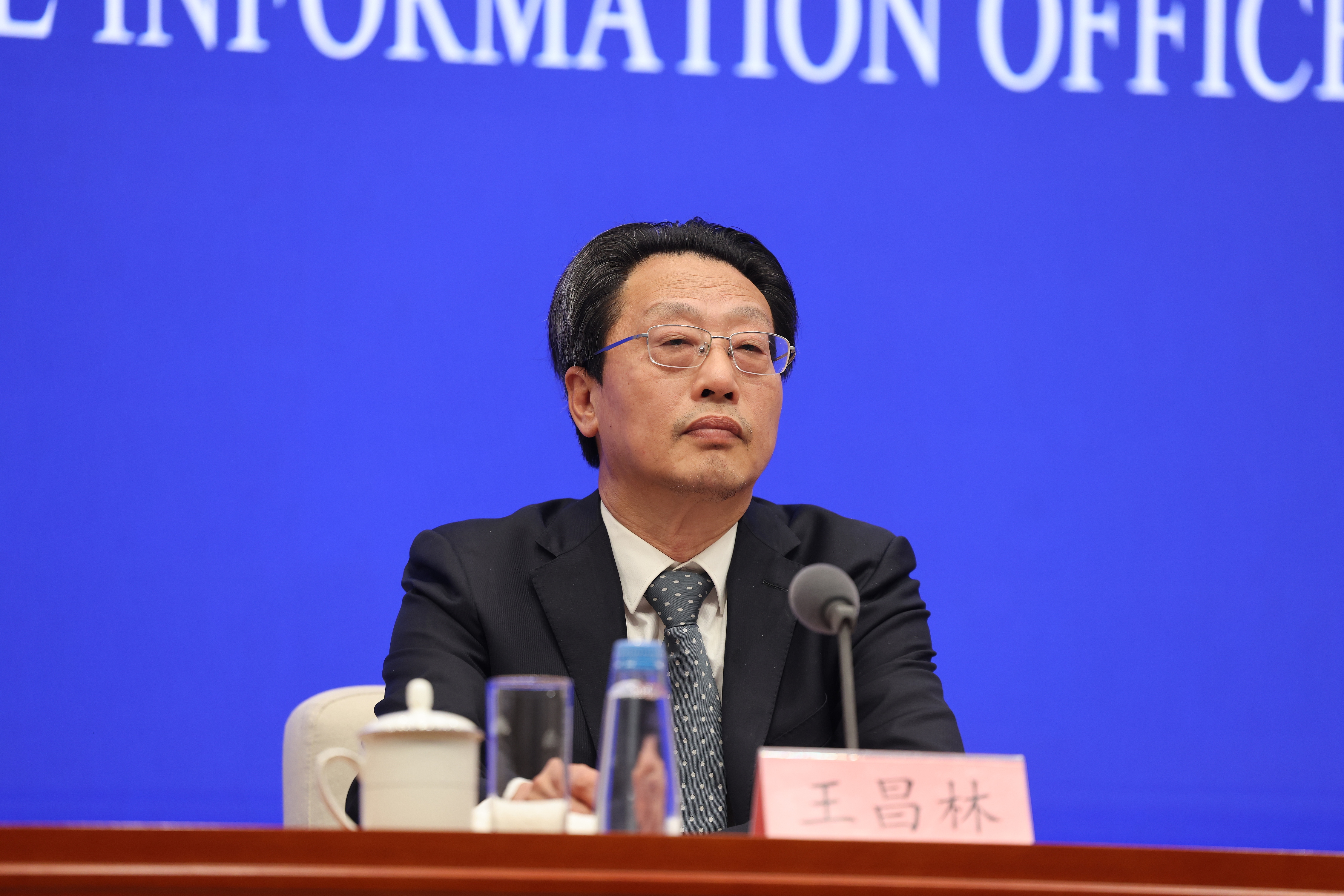 Wang Changlin, directeur adjoint de la Commission nationale du développement et de la réforme (NDRC), lors d'une conférence de presse sur la promotion d'un développement économique et social de haute qualité pendant la période du 15e plan quinquennal à Pékin, en Chine, le 17 avril 2026. /VCG