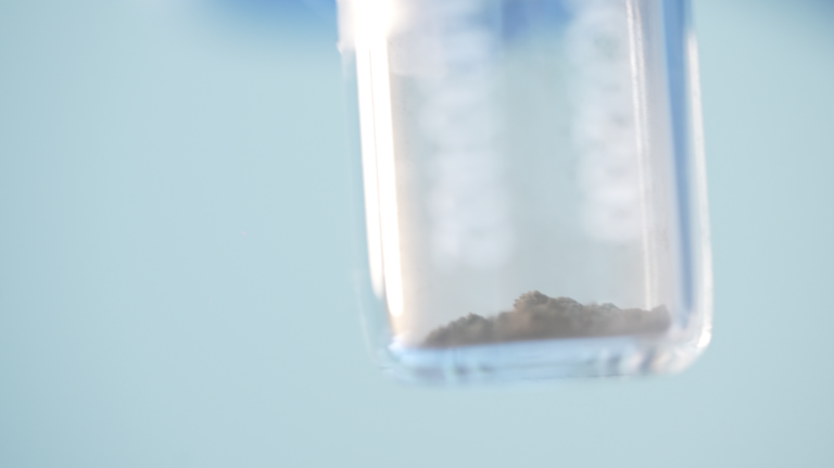 Des scientifiques chinois découvrent de nouveaux minéraux lunaires à partir d'échantillons de Chang'e-5